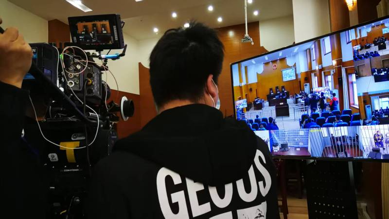 AI生成VS人工创意——湘潭广告片拍摄公司的技术浪漫主义实践